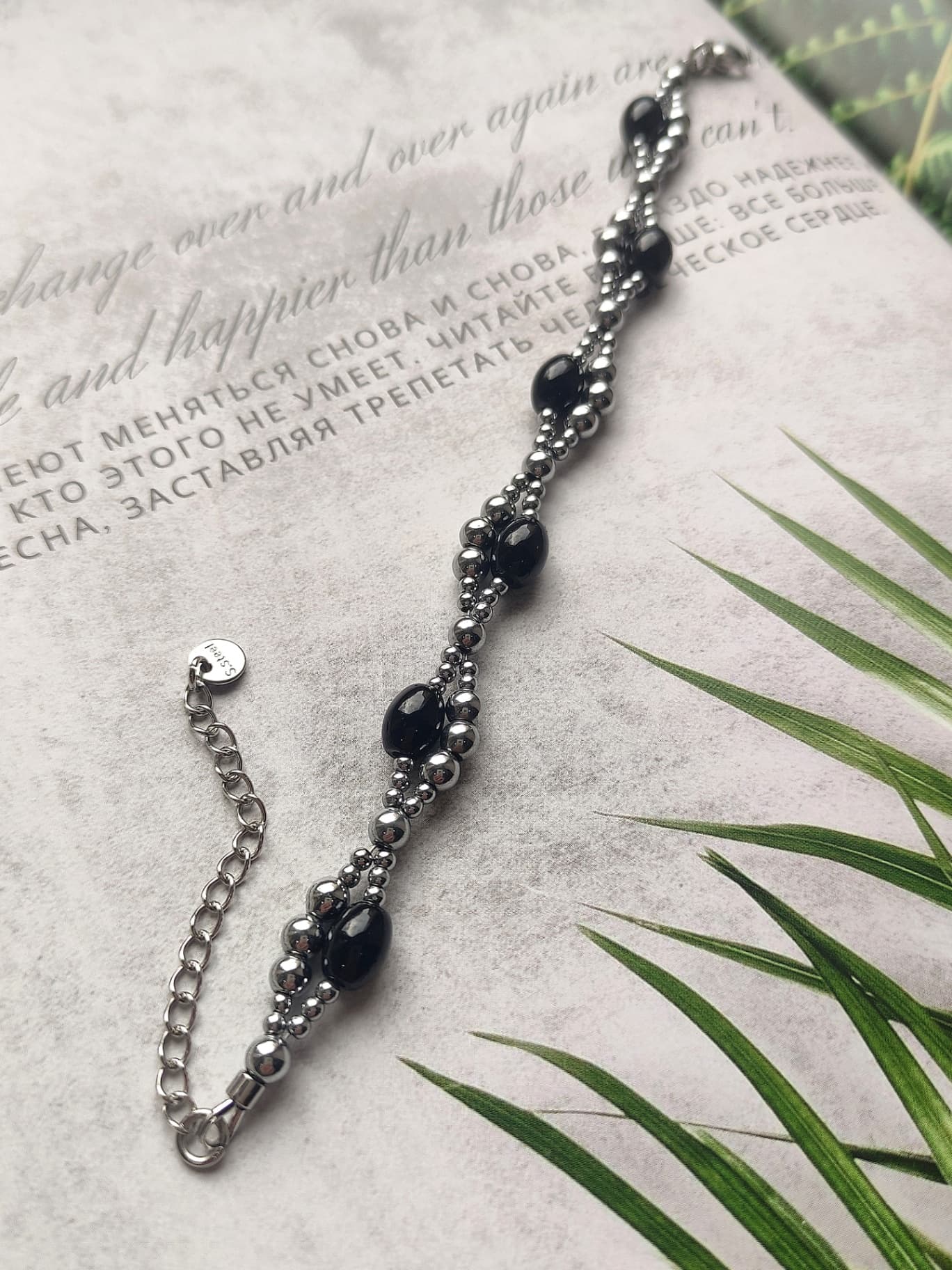Плетëный браслет из чешского стекла и гематита "Black vintage"